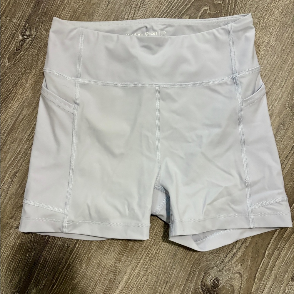 Outdoor Voices Women's zoom short 3.5” in dusty blue size Small EUC